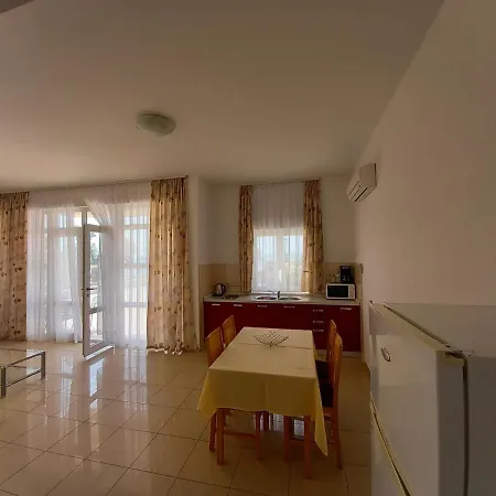 Iva Apartman *