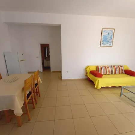 Iva Apartman *