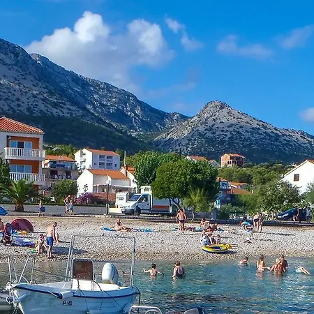 Apartman Iva *